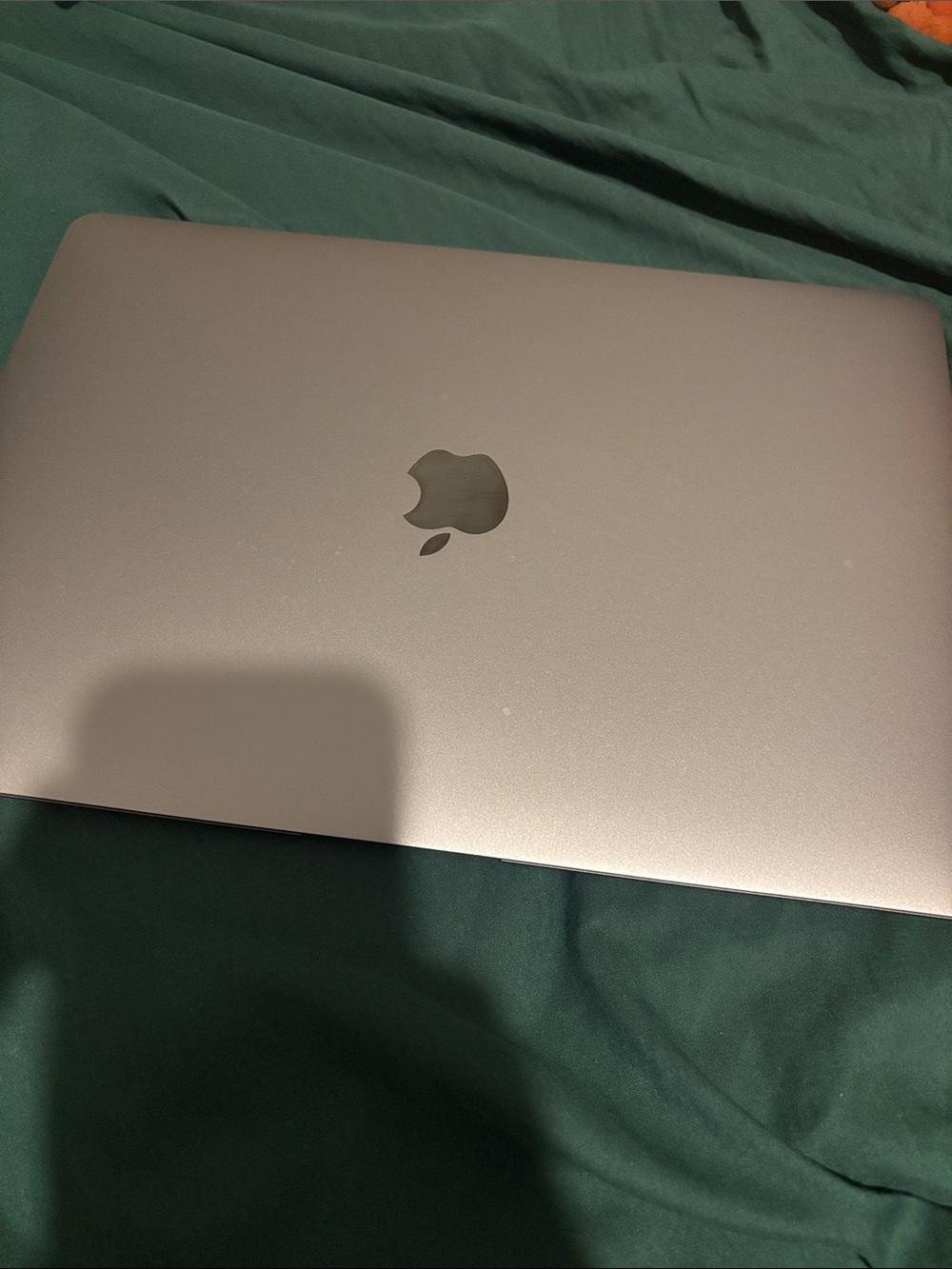 Apple MacBook Air- Silver Aluminum Finish